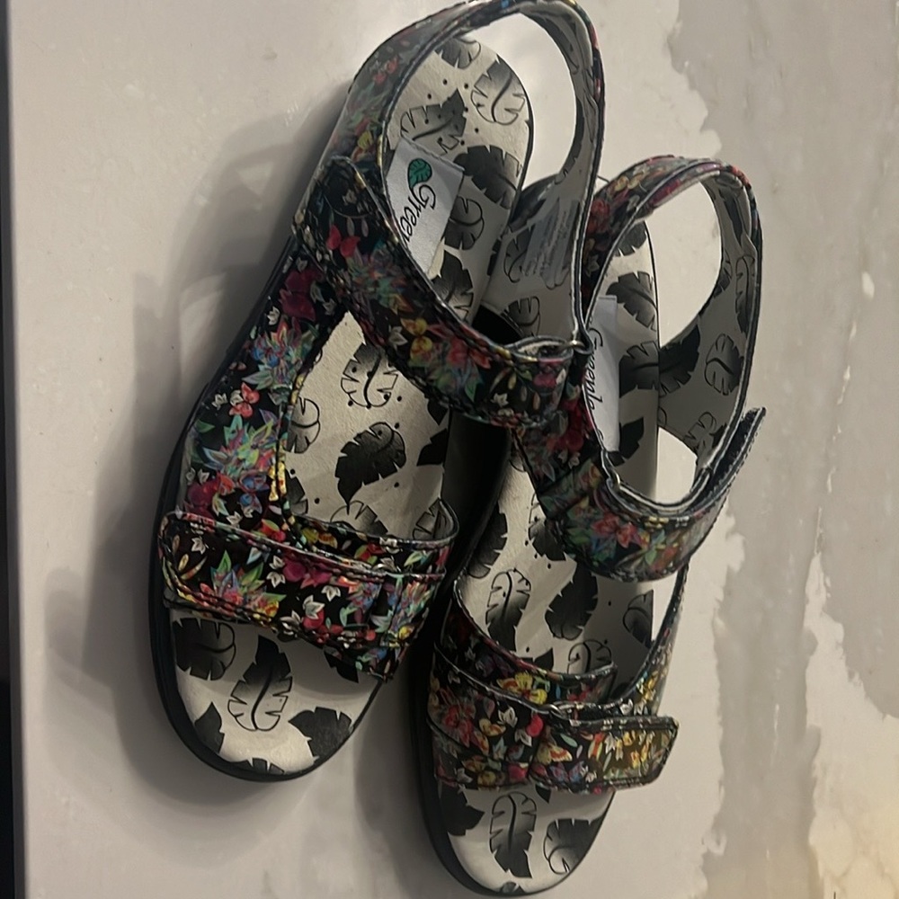 Ladies Greenleaf golf sandals